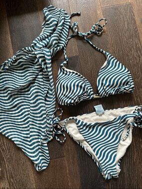 Shade & Shore Teal Wavy Print Triangle Bikini Set with Sarong. Top-L, Bottom -M